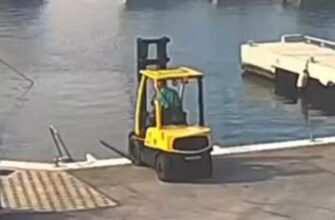 Погрузчик успешно ушел на дно - «Видео приколы»