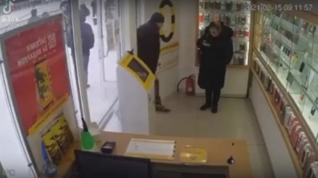 Эффектно зашел в салон сотовой связи - «Видео приколы»