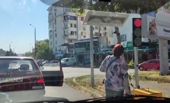Как правильно смотреть на светофор - «Видео приколы»