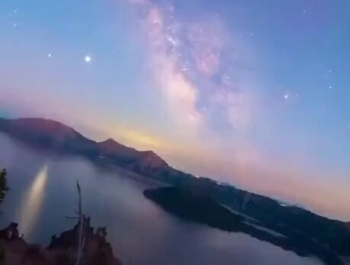 Фотограф стабилизировал камеру, чтобы запечатлеть вращение Земли - «Видео приколы»