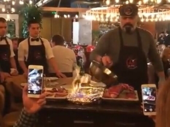 Приготовление мяса пошло не по плану - «Видео приколы»